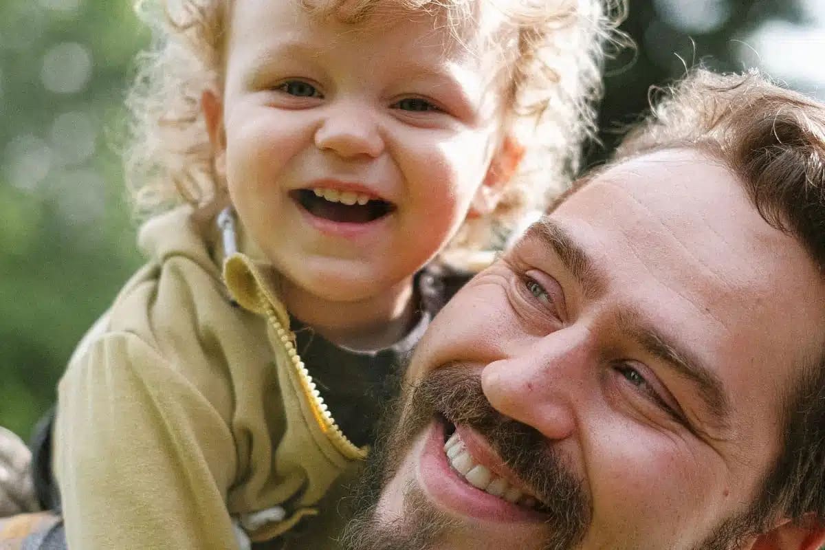 Ces signes astrologiques sont les papas les plus aimés, et ce n’est pas un hasard signes astrologiques