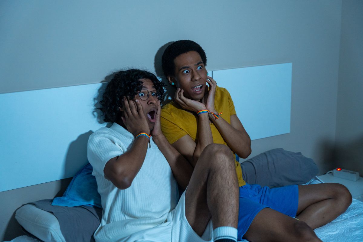 Monstre sur Netflix : Charlie Hunnam méconnaissable dans ce rôle de tueur glaçant Monstre sur Netflix