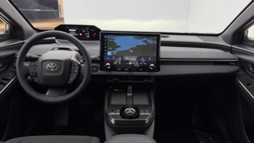 Intérieur Toyota Bz74
