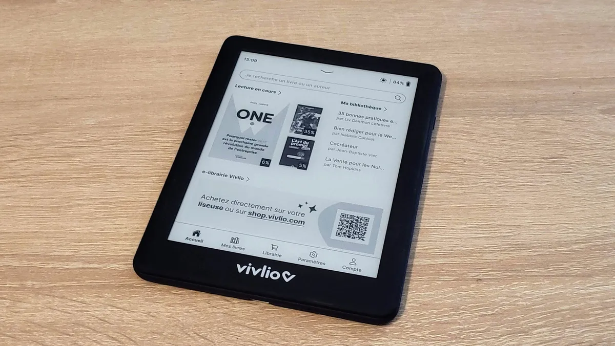 Vivlio One : notre test & avis sur la liseuse française à moins de 90 euros Photo du test de la liseuse Vivlio One.